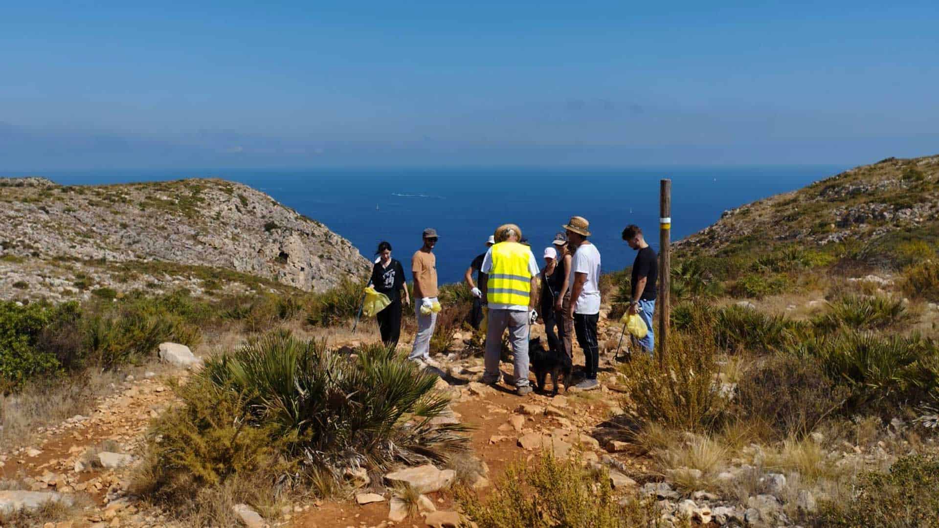 freiwilligenarbeit-europa-titelbild Gruppe auf Berg