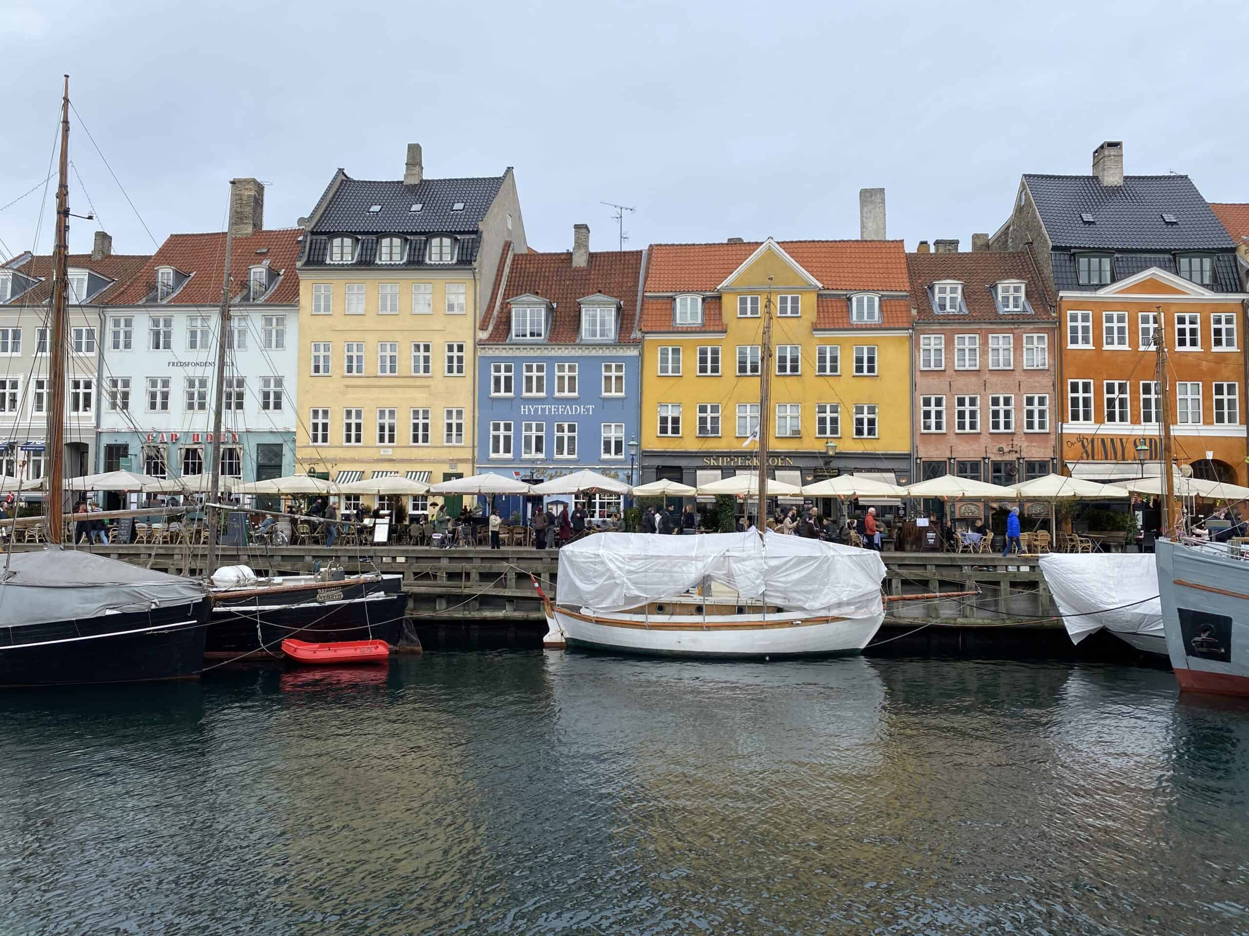 Nyhavn_2 Hafenbecken mit Booten und bunten Häusern